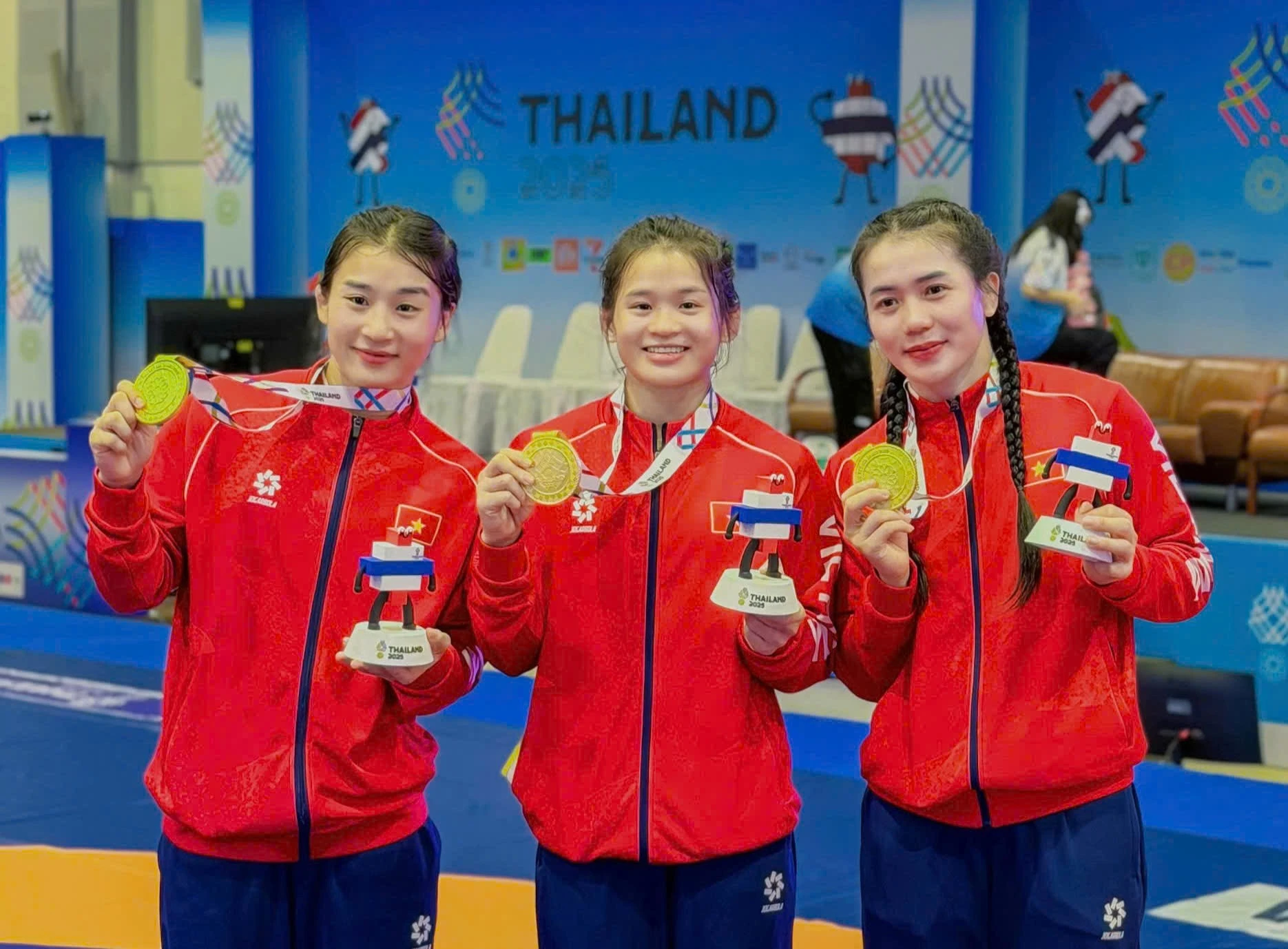 3 chị em ruột cùng giành Huy chương Vàng tại SEA Games 33.