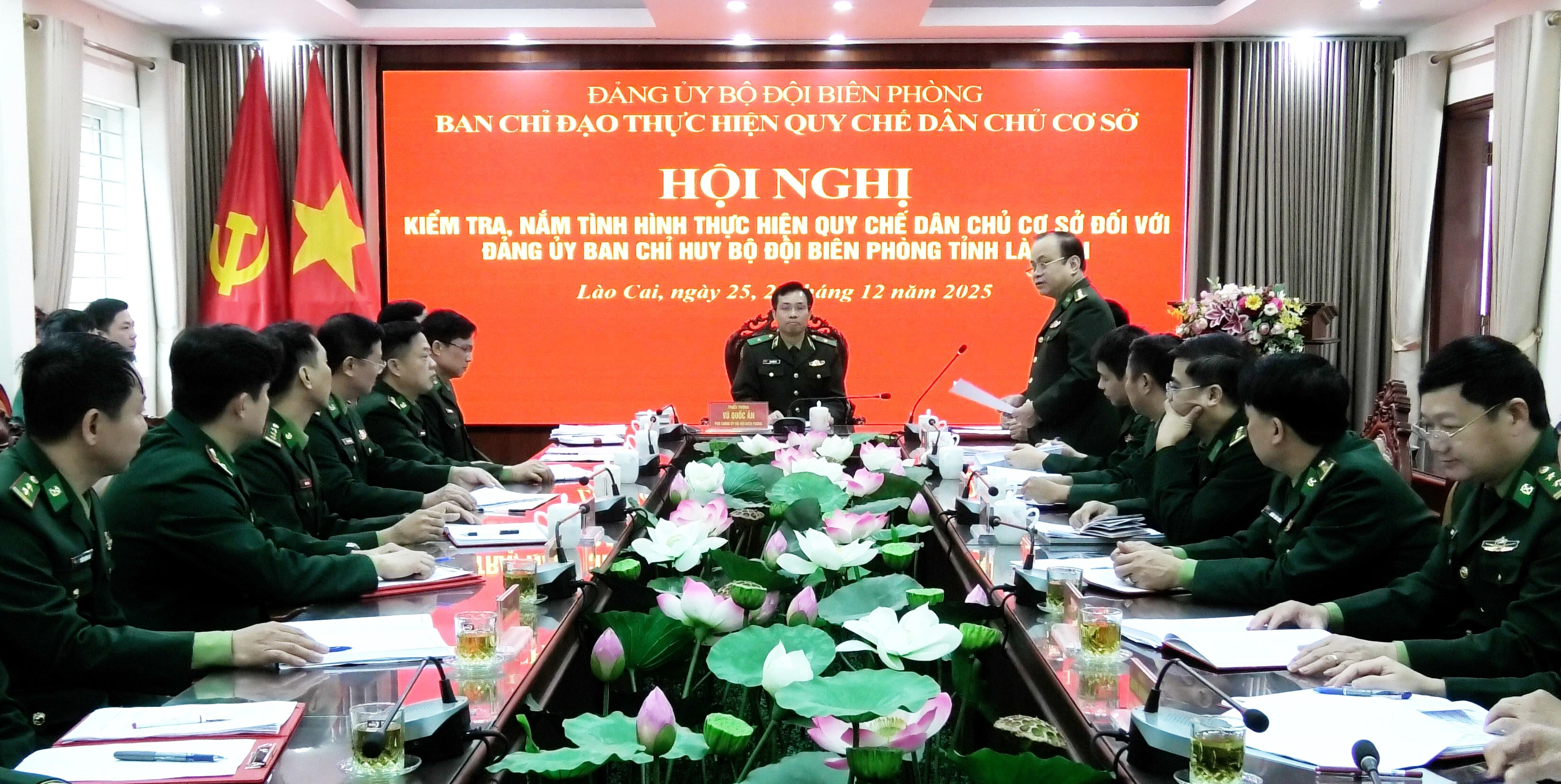 quang-canh-buoi-lam-viec.jpg