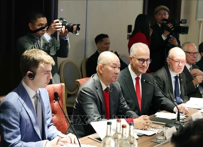 Các chuyên gia công nghệ tại tọa đàm.