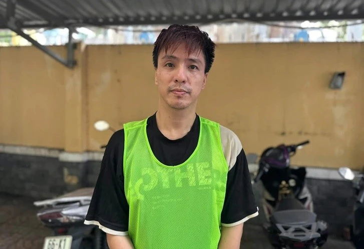 ca-si-tang-nhat-tue-tai-co-quan-cong-an.jpg