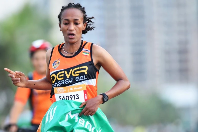 Vận động viên Birehan Marta Tinsae người Ethiopia giành chức vô địch nữ cự ly 42,195km với thành tích 2:58:26.