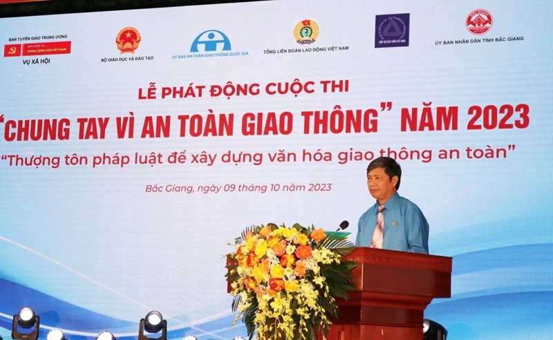 Đồng chí Nguyễn Văn Cảnh, Chủ tịch Liên đoàn Lao động tỉnh Bắc Giang phát biểu hưởng ứng Cuộc thi.