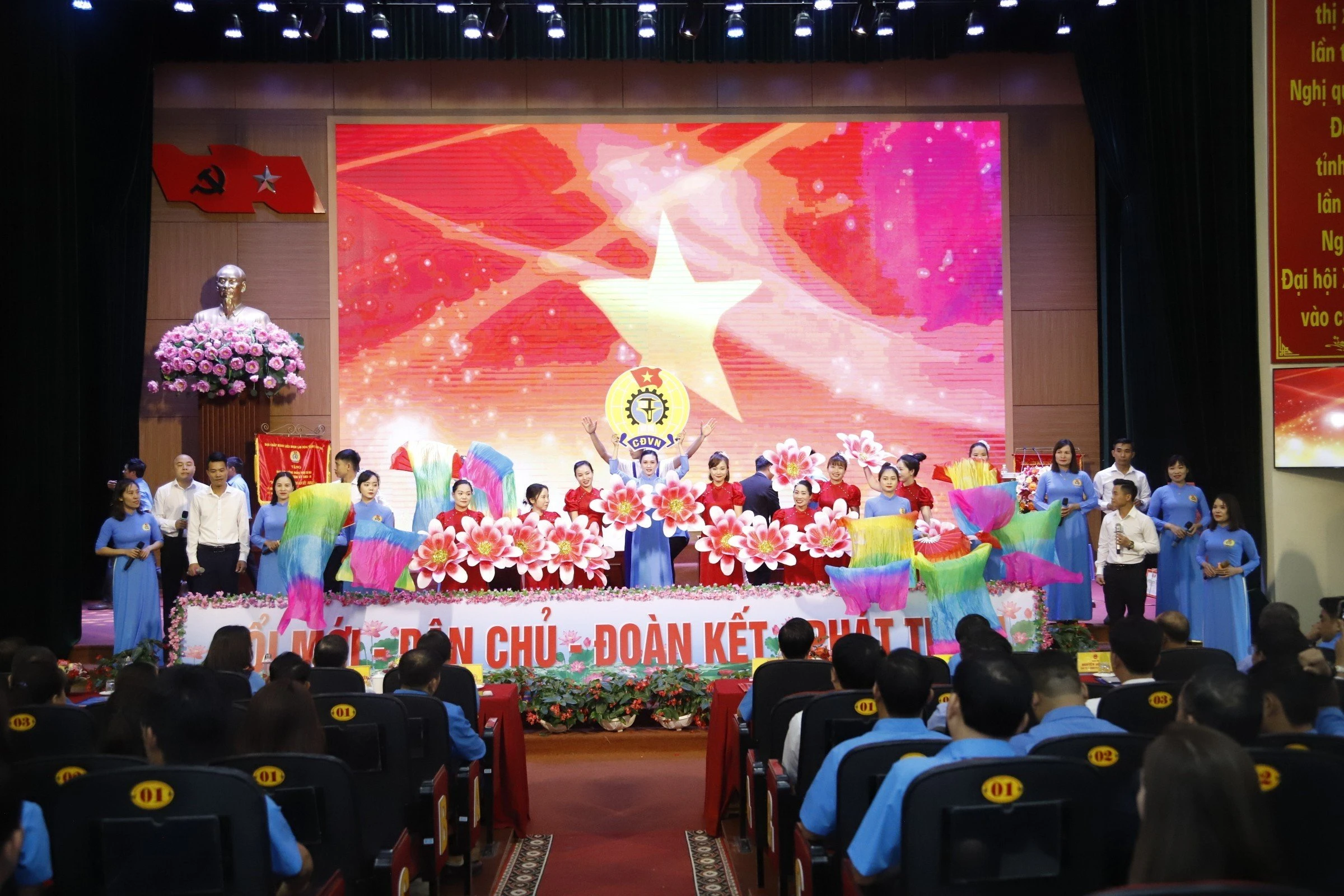 Văn nghệ chào mừng đại hội.jpg