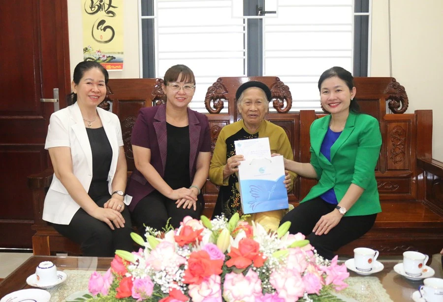 phụ nữ 1.png