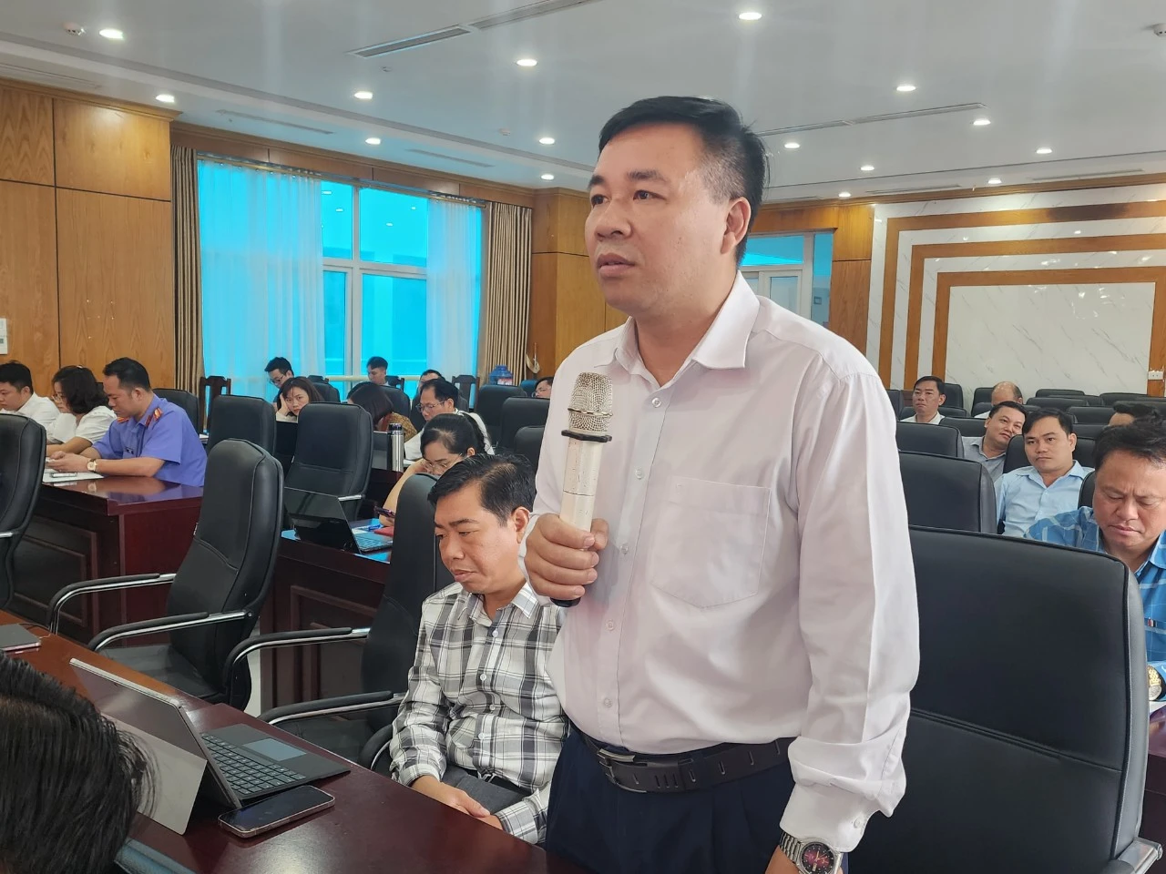 Đảng bộ thị trấn Phố Ràng thảo luận tại hội nghị - Copy.jpg