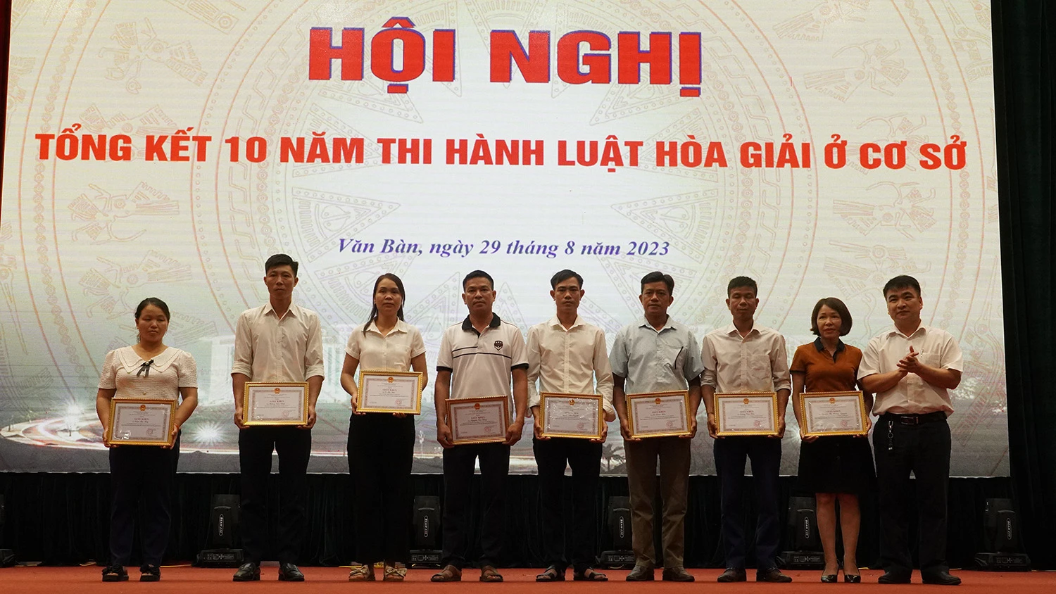 hòa giải.jpg