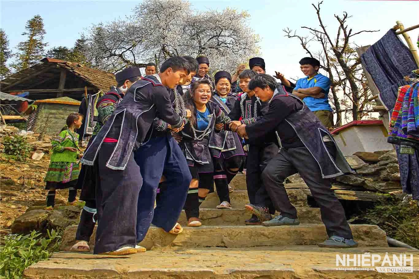 tập quán kéo vợ - NT Hung f.jpg