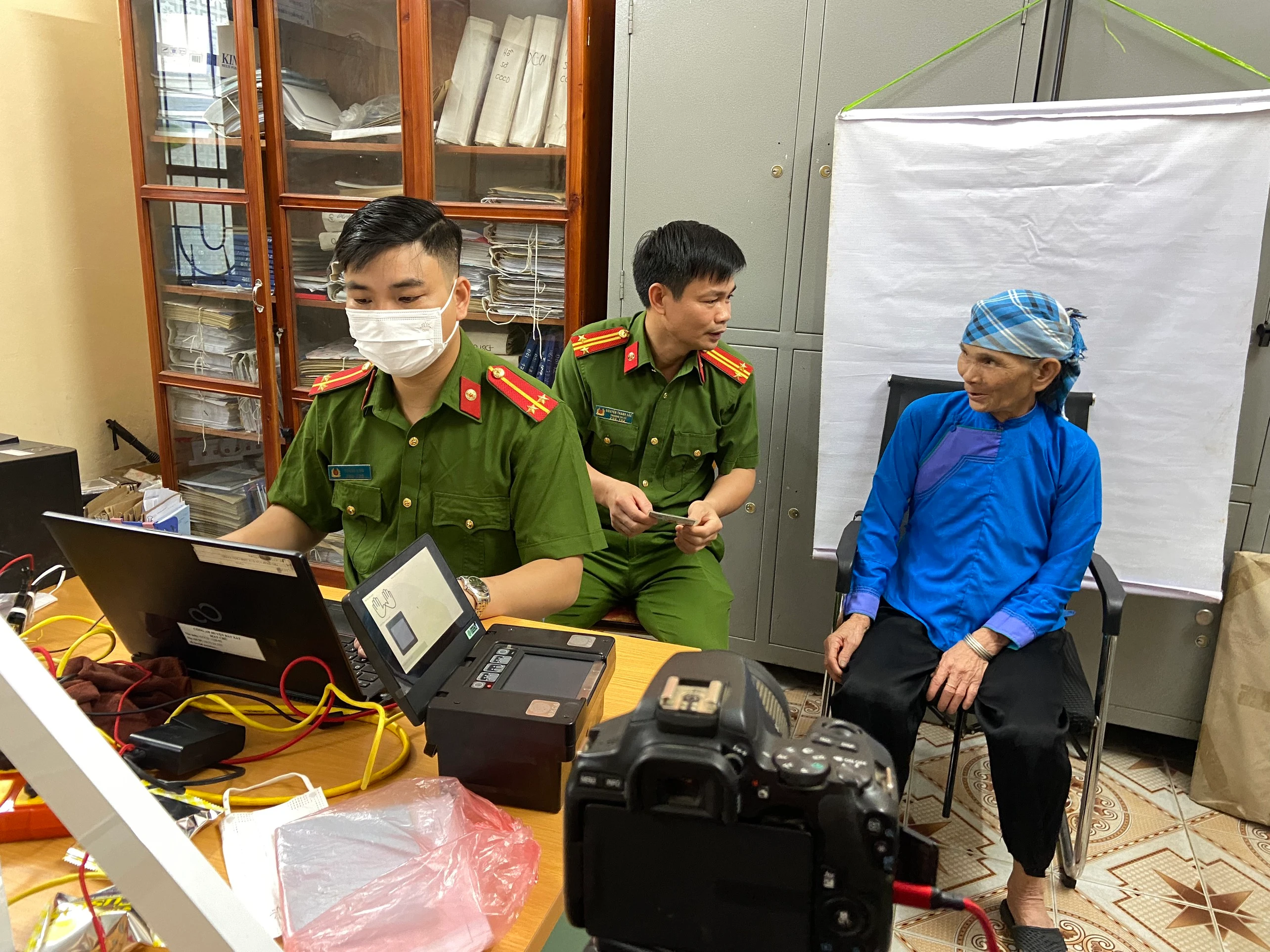 Công an xã Tòng Sành hoàn thành Cấp CCCD đầu tiên.jpg