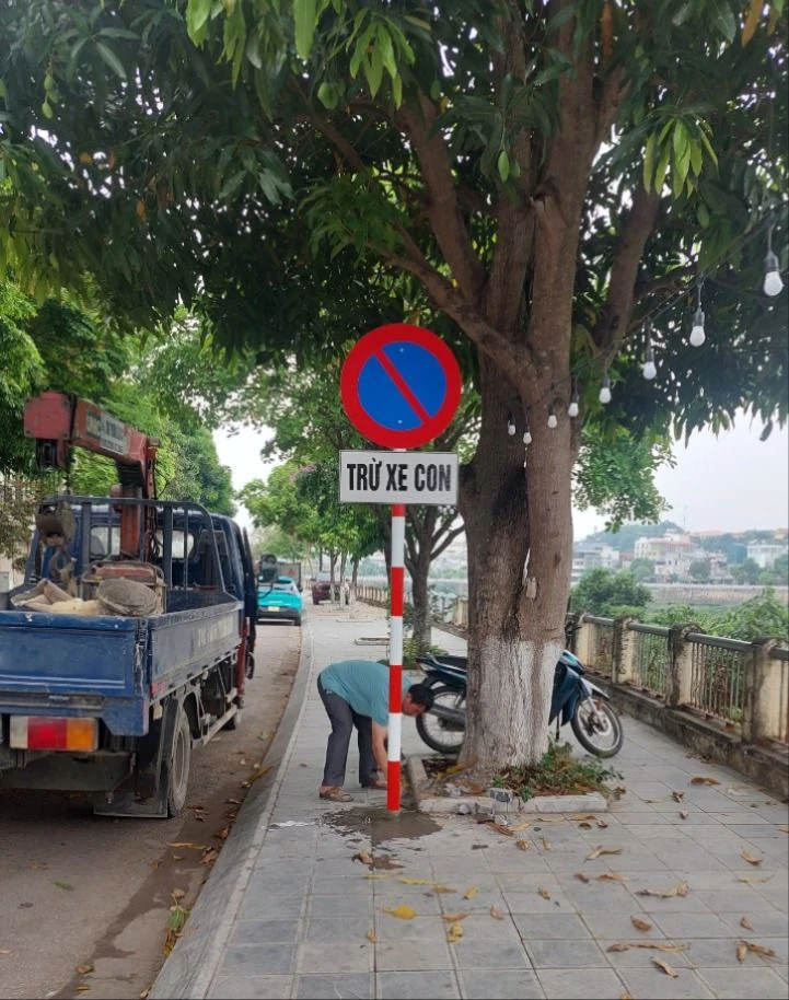 Ảnh 1. Lắp đặt biển cấm tại phường Lào Cai, thành phố Lào Cai (4).jpg