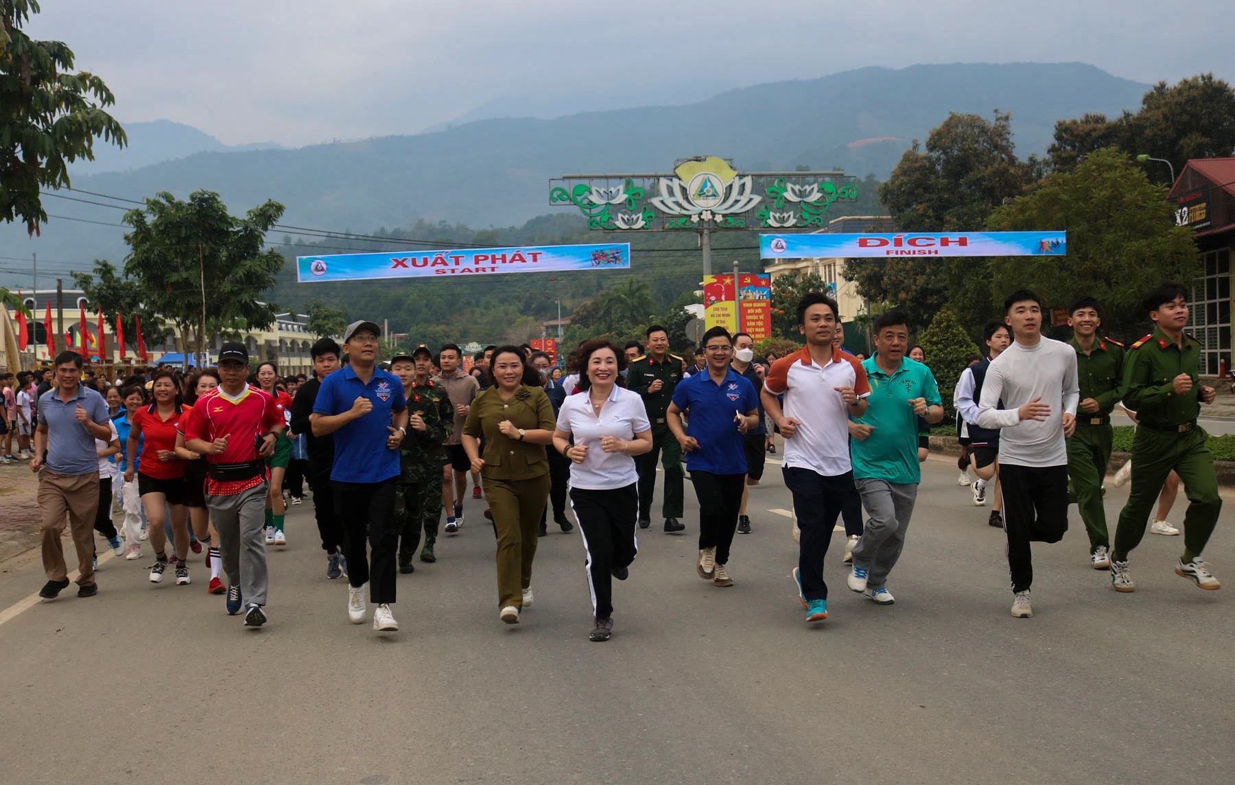 Các lực lượng tham gia ngày chạy Olympic.jpg