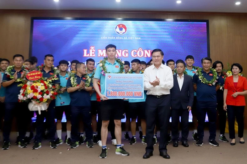 VFF tặng thưởng 1,8 tỷ đồng cho U23 Việt Nam.