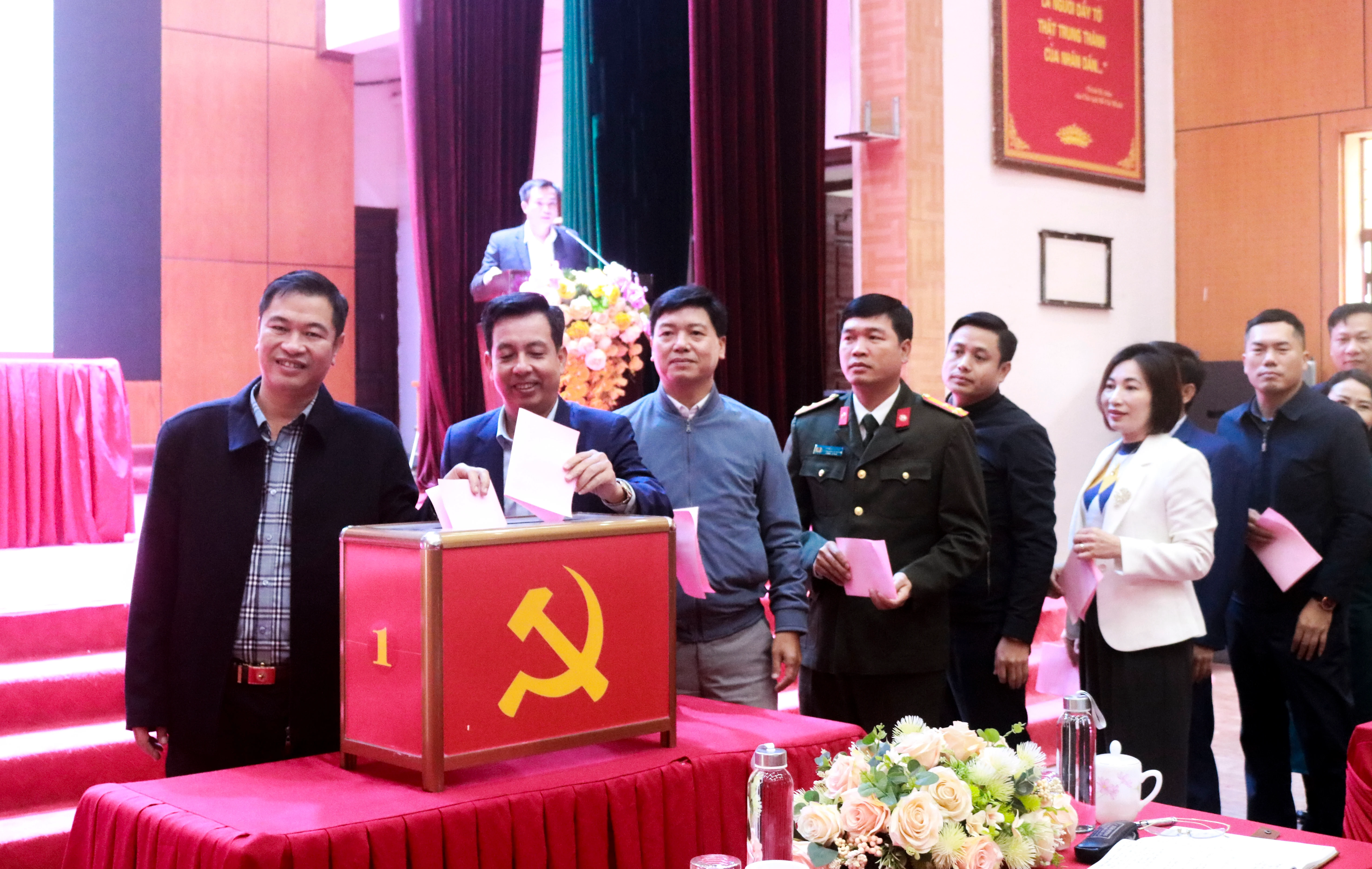 bo-phieu-tin-nhiem-3471.jpg