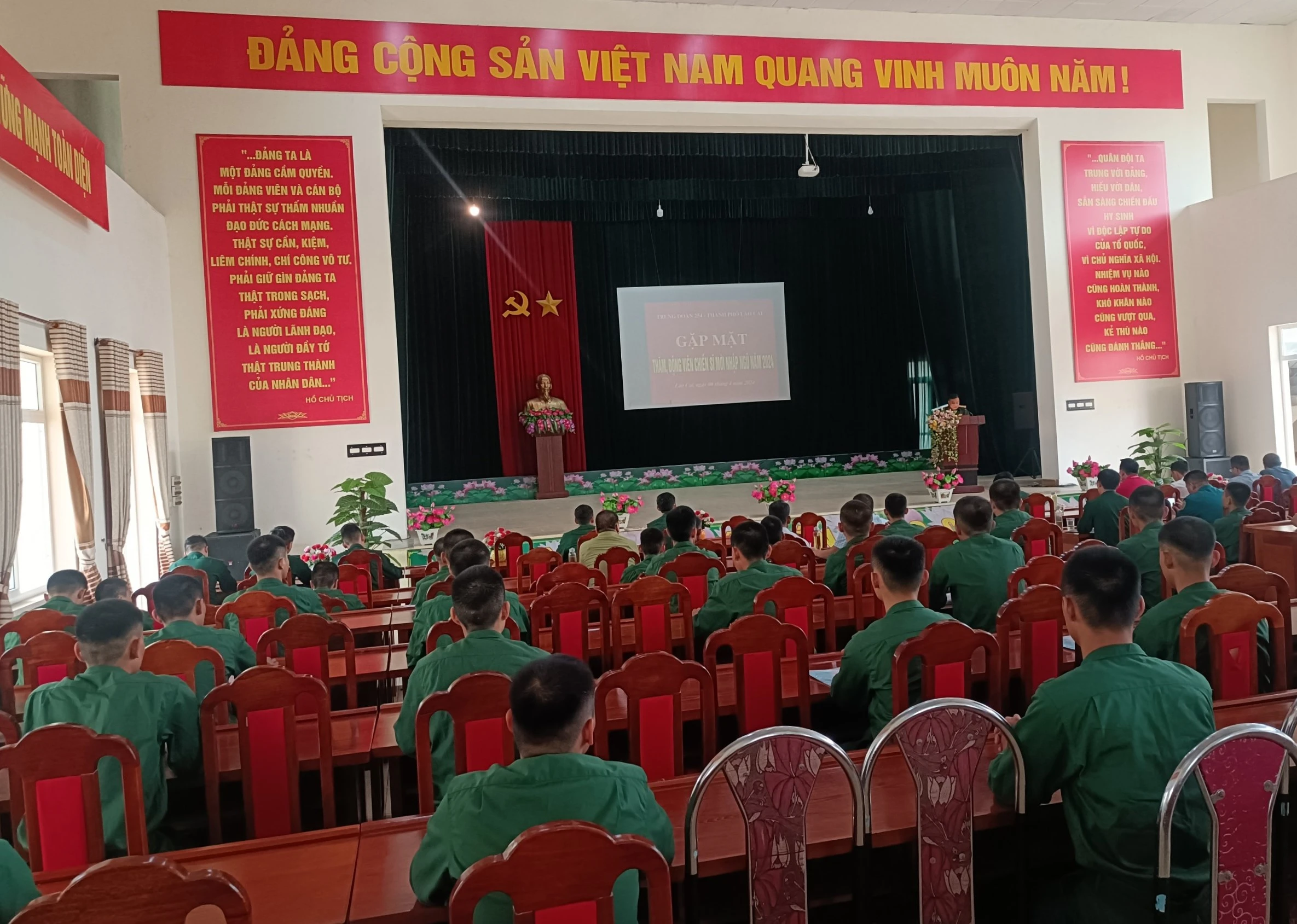 quangcanh.jpg