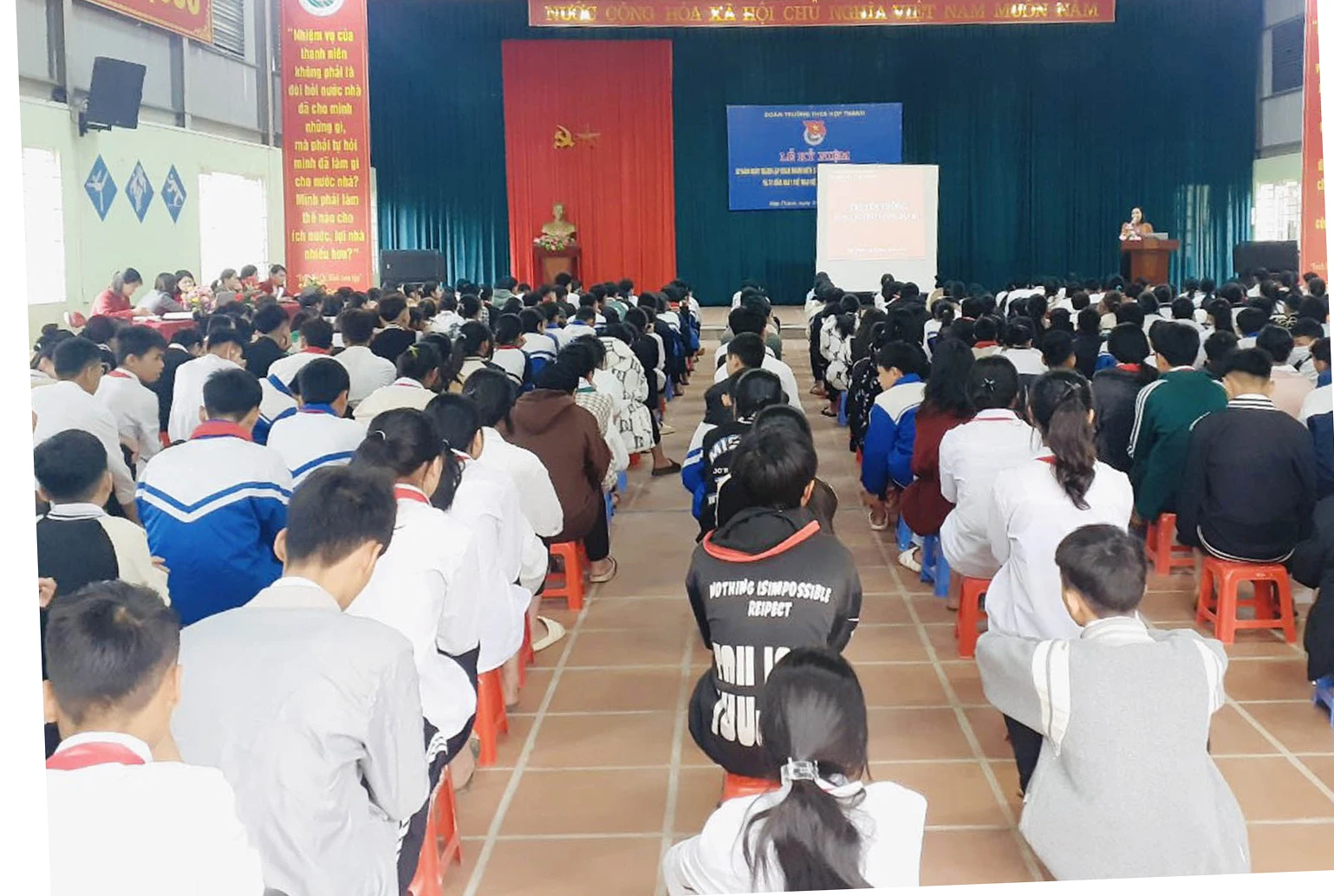 truyền thông.jpg