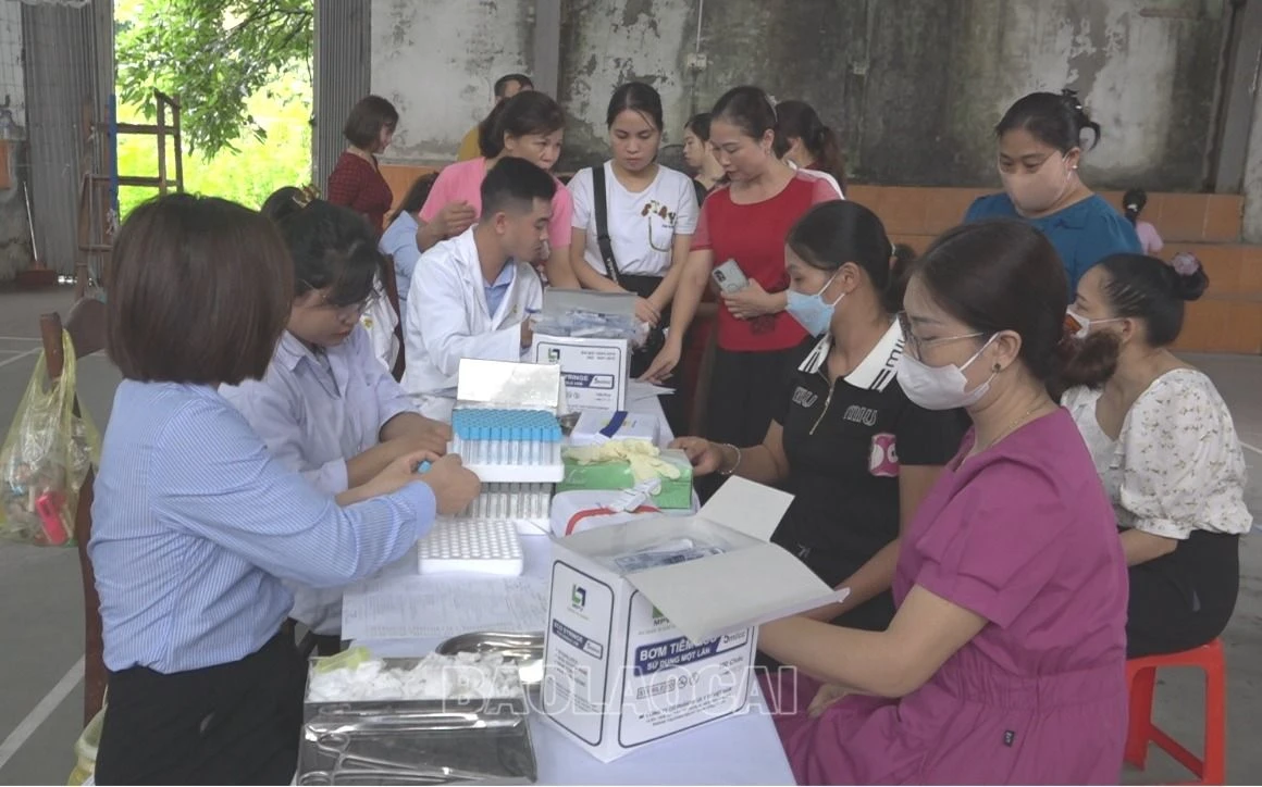 khám sức khỏe, xét nghiệm miễn phí các bệnh lý về máu cho công nhân, viên chức người lao động.jpg