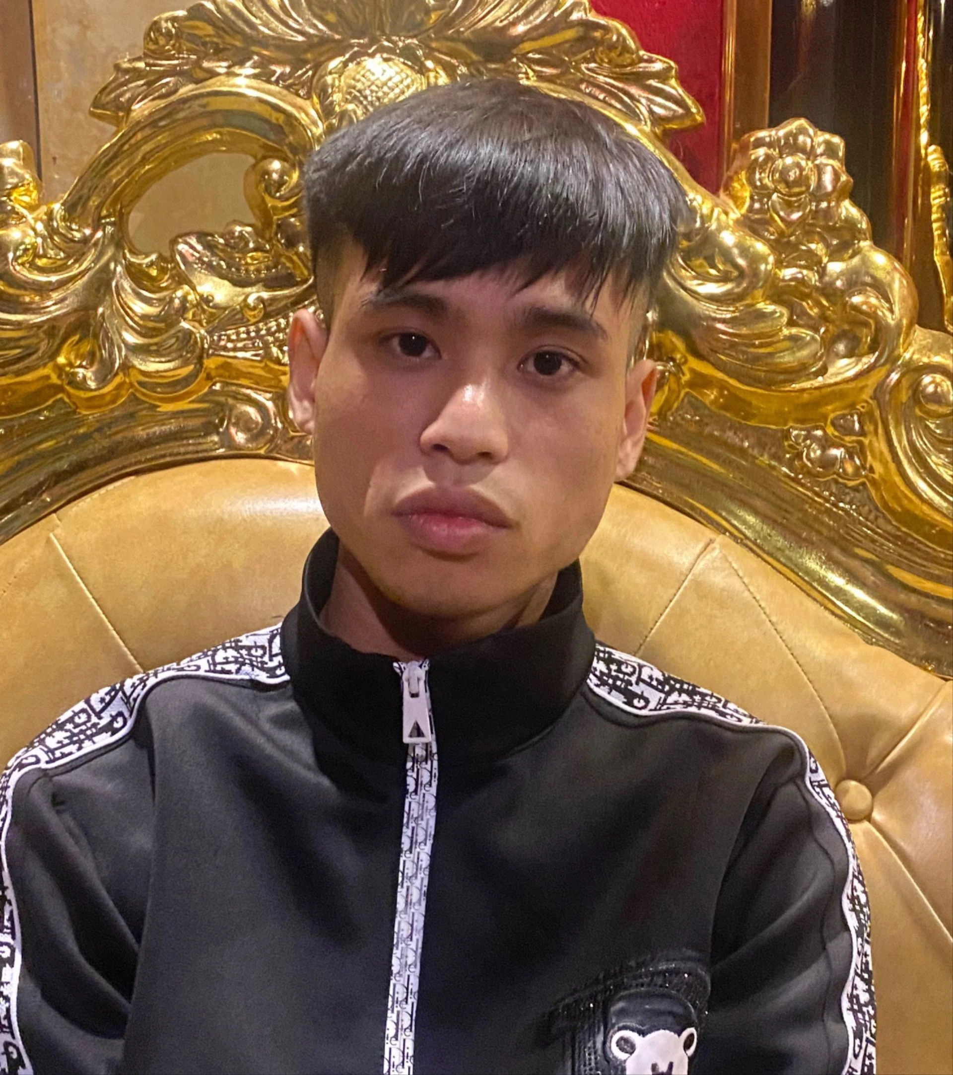 anh-2-doi-tuong-nguyen-van-thuyet-cung-tang-vat-thu-giu-tai-nha-2-5826-8197.jpg