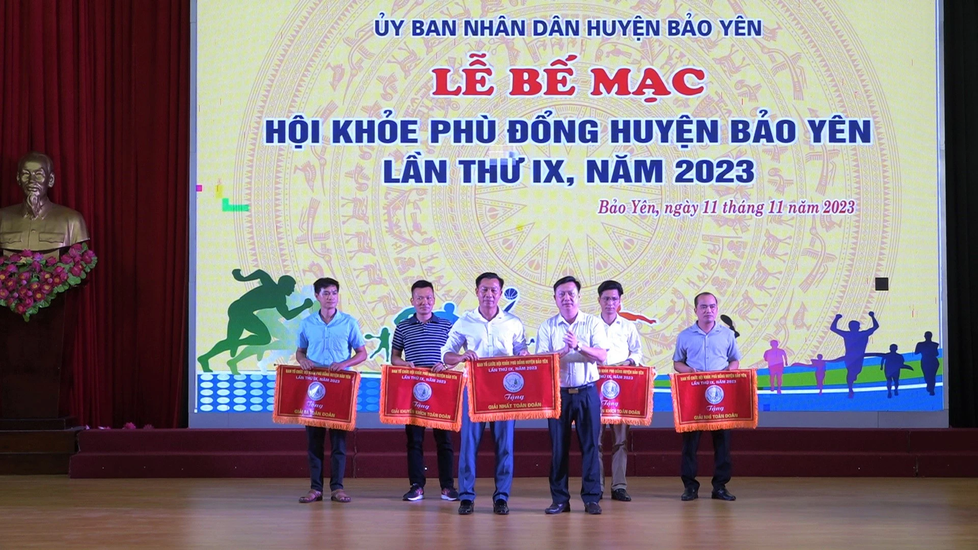 Trao giải nhất toàn đoàn khối Tiểu học THCS cho Cụm số 1._1.jpg