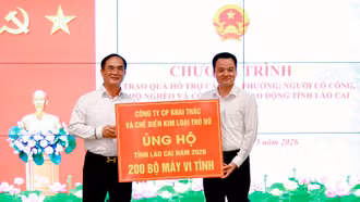 Lào Cai tiếp nhận 200 máy tính và 1.000 suất quà an sinh xã hội
