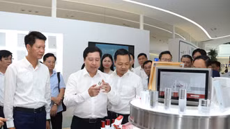 Bí thư Tỉnh ủy Lào Cai Dương Quốc Huy và đoàn công tác các tỉnh Lai Châu, Điện Biên, Tuyên Quang tham quan, khảo sát tại Công ty Cổ phần Tập đoàn Công nghệ sinh học Botanee Vân Nam