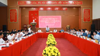Thường trực Tỉnh ủy làm việc với Thường trực Đảng ủy cụm 7 xã khu vực Bát Xát và vùng lân cận