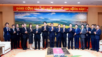 Bí thư Tỉnh ủy Dương Quốc Huy tiếp xã giao và làm việc với Ngài Ito Naoki - Đại sứ Đặc mệnh toàn quyền Nhật Bản tại Việt Nam