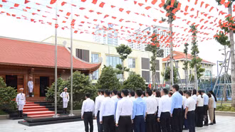 Đoàn công tác tỉnh Lào Cai dâng hương tại Nhà thờ Bác Hồ ở Đồng Nai