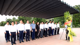 Đoàn công tác tỉnh Lào Cai viếng các anh hùng liệt sĩ tại những "địa chỉ đỏ" trên địa bàn tỉnh Quảng Trị