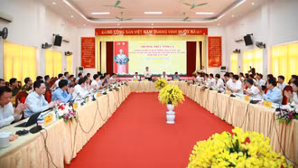 Thường trực Tỉnh ủy làm việc với Thường trực Đảng ủy các xã, phường thuộc huyện Văn Chấn và thị xã Nghĩa Lộ (cũ)