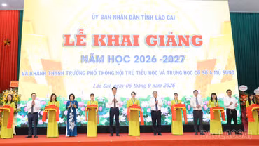 Phó Bí thư Tỉnh ủy, Chủ tịch Ủy ban MTTQ Việt Nam tỉnh Nguyễn Thế Phước dự lễ khánh thành và khai giảng năm học mới tại Trường Phổ thông nội trú TH&THCS A Mú Sung