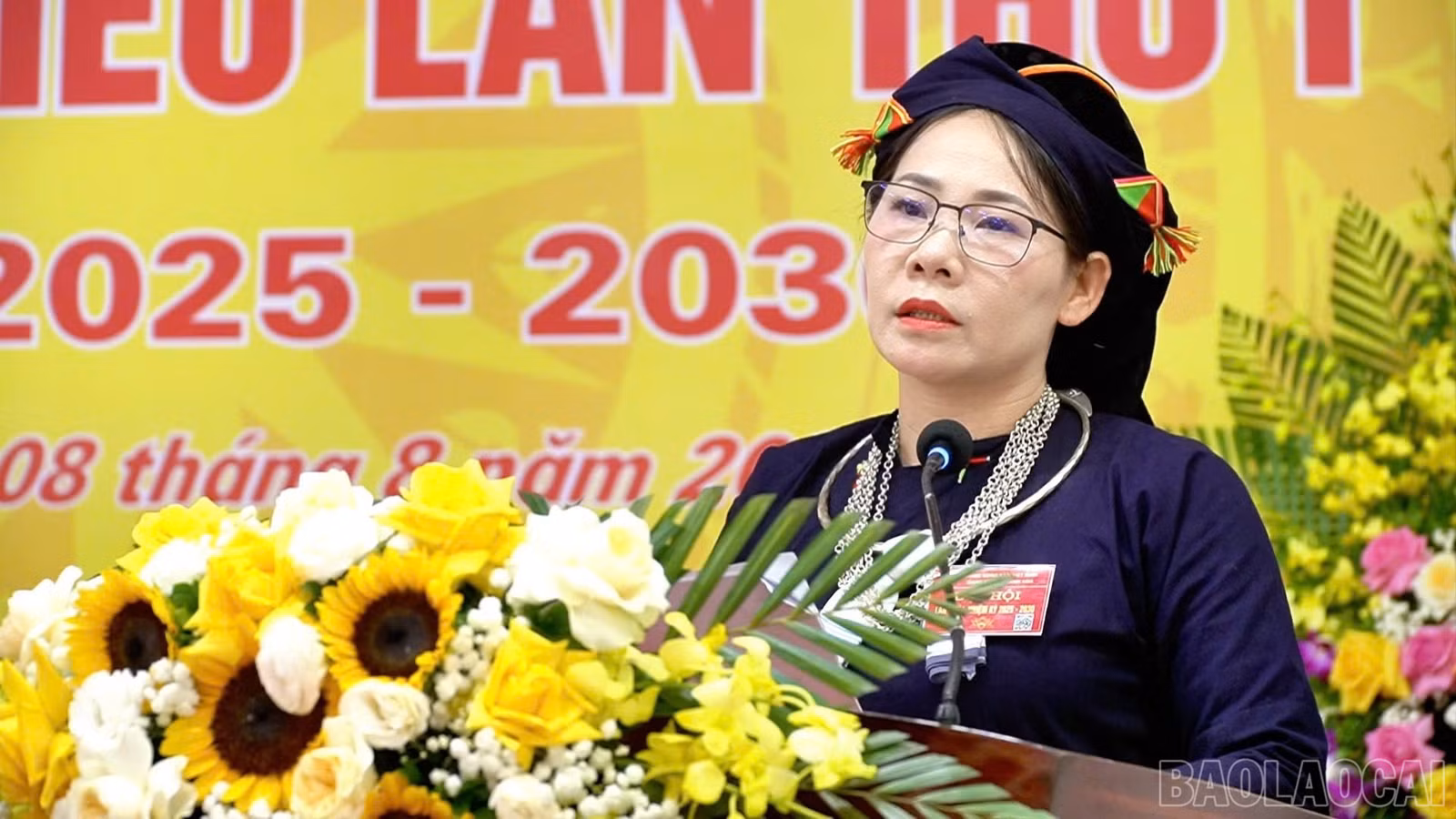 Đồng chí Nông Thu Hà, Bí thư Đảng ủy xã Khánh Hoà phát biểu khai mạc đại hội.