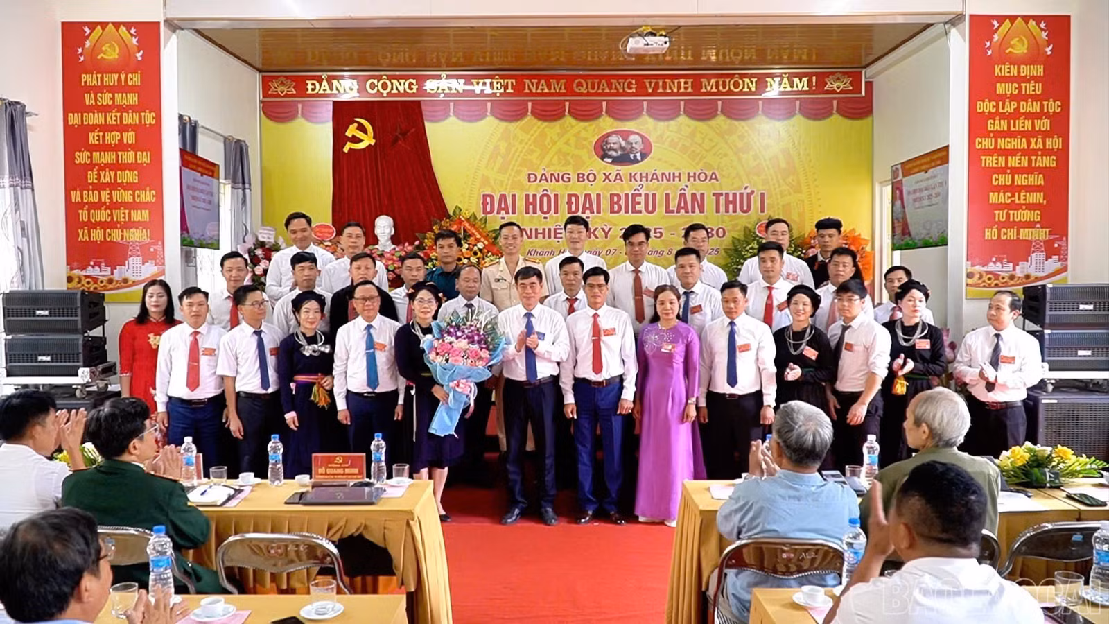 Ban Chấp hành Đảng bộ xã Khánh Hòa nhiệm kỳ 2025 – 2030 ra mắt đại hội.