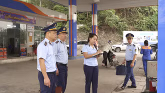 Chủ động nguồn cung, kiên quyết xử lý vi phạm kinh doanh xăng dầu