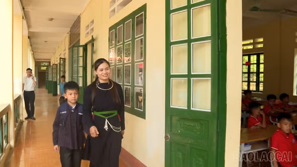 Cùng con đến trường