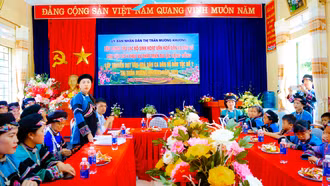 Truyền dạy văn hoá dân ca dân vũ dân tộc Bố Y 