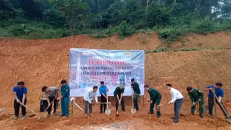 Khởi công xây dựng nhà cho hộ nghèo ở xã Nậm Chạc
