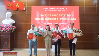 Công bố và trao Quyết định thành lập Trường THCS & THPT huyện Bắc Hà
