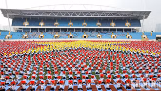 5.000 người đồng diễn yoga xếp hình lá cờ Tổ quốc, xác lập kỷ lục Việt Nam