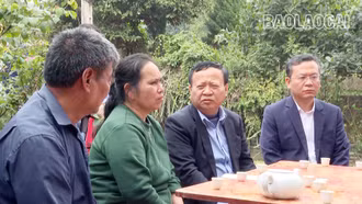 Thăm hỏi, động viên thân nhân nạn nhân tử vong trong vụ tai nạn giao thông chiều 14/2