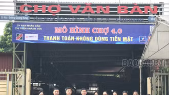 Văn Bàn ra mắt “Mô hình chợ 4.0 - thanh toán không dùng tiền mặt”