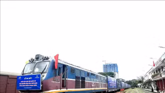 Ra mắt đoàn tàu liên vận quốc tế vận chuyển hàng hóa từ ga Sóng Thần đi Trung Quốc