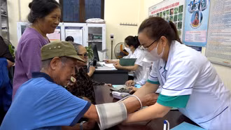  Khám, tư vấn sức khỏe cho 100% người cao tuổi trên địa bàn thành phố