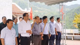 Chủ tịch UBND tỉnh Trịnh Xuân Trường và đoàn công tác viếng Đền thờ các anh hùng liệt sĩ điểm cao 468