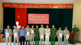 Công bố quyết định giảm thời hạn chấp hành án phạt tù cho 9 phạm nhân dịp 2/9