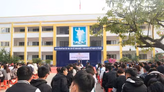 Gần 500 học sinh tham gia Chương trình phổ biến pháp luật với chủ đề “Phòng chống tệ nạn xã hội – HIV/AIDS và Bạo lực học đường”