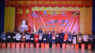 Trao 415 suất quà tết cho đoàn viên, người lao động và hộ nghèo thành phố Lào Cai