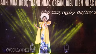 Sinh viên nghệ thuật trường Cao đẳng Lào Cai thi tốt nghiệp