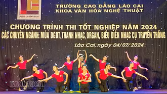 Sinh viên các ngành nghệ thuật Trường Cao đẳng Lào Cai thi tốt nghiệp