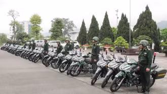 Bàn giao xe mô tô cho các đồn biên phòng