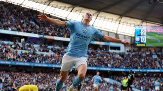 Haaland lập kỷ lục ghi bàn, Man City "hủy diệt" Leicester