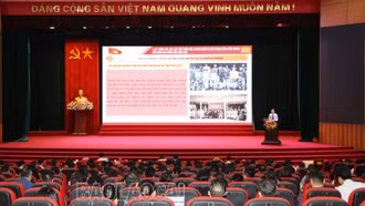 Gần 600 đại biểu được bồi dưỡng chuyên đề lịch sử Đảng “Đảng ta thật là vĩ đại”